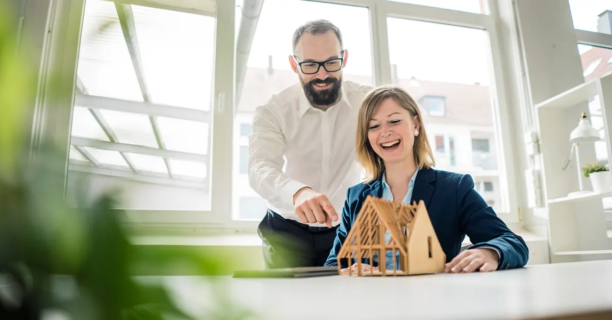 Familie decide achizitia unui apartament nou Ovi Mansard Suceava – apartamente de vanzare in complex rezidential modern.